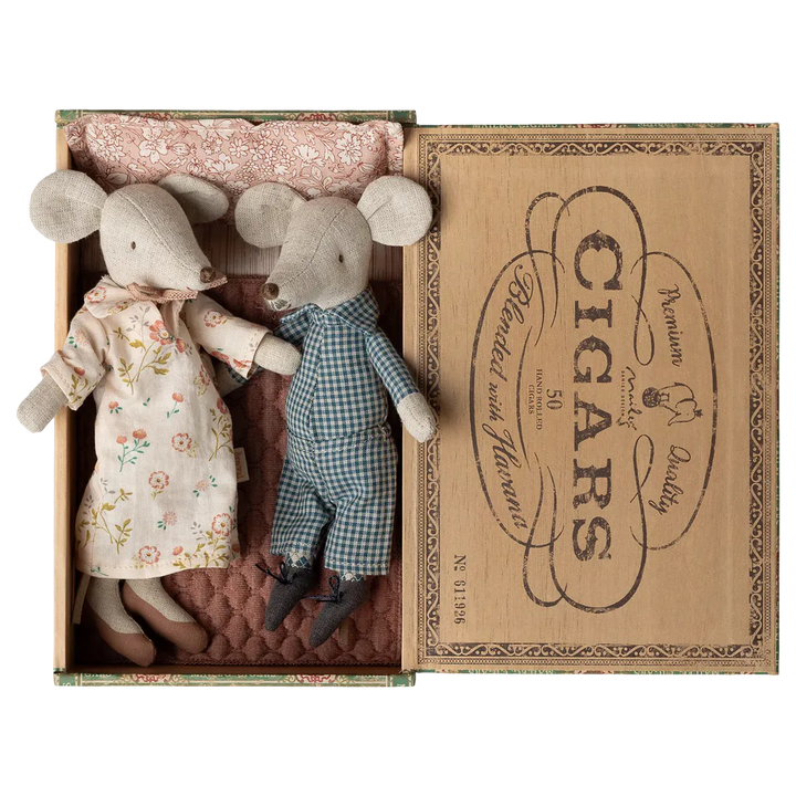 Maileg Grandma and grandpa mice in cigarbox