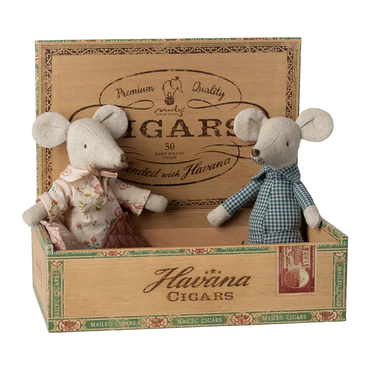 Maileg Grandma and grandpa mice in cigarbox