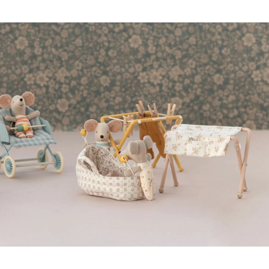 Maileg baby mouse nursery table - rose